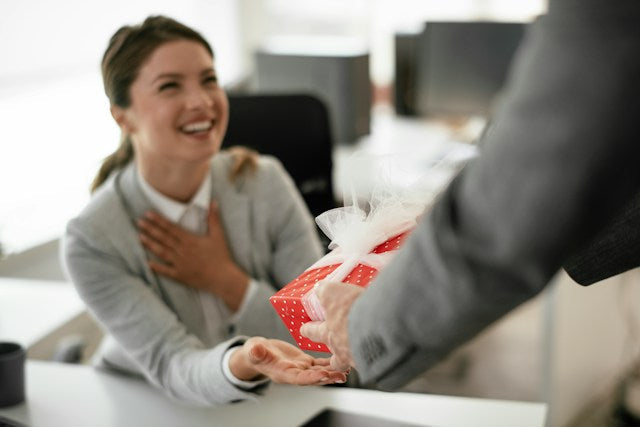Christmas Gifts for Employees: How Much Should Your Business Spend?