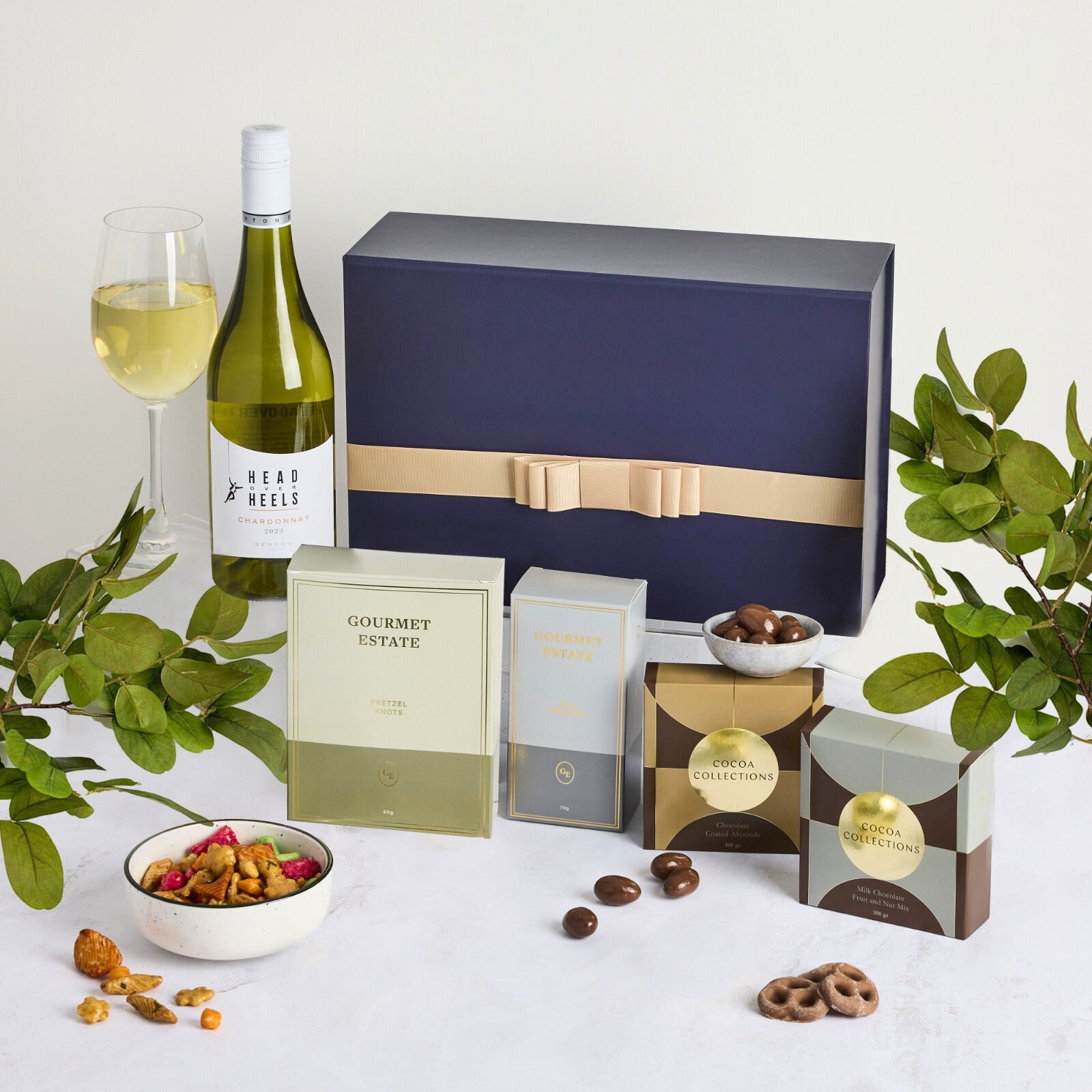 White Deluxe Hamper