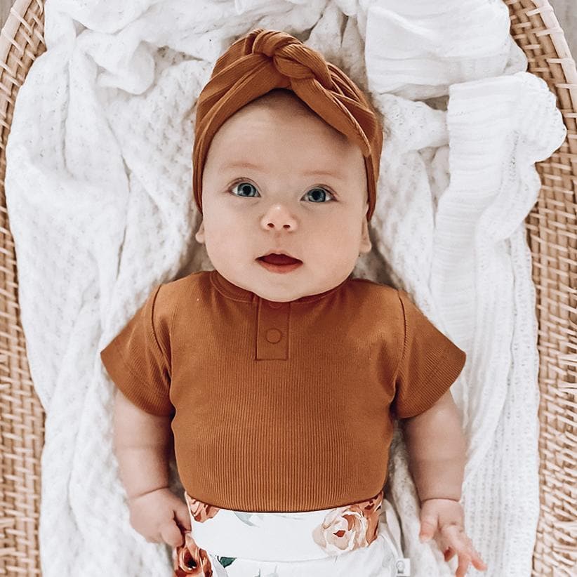Snuggle Hunny Chestnut Ribbed Topknot